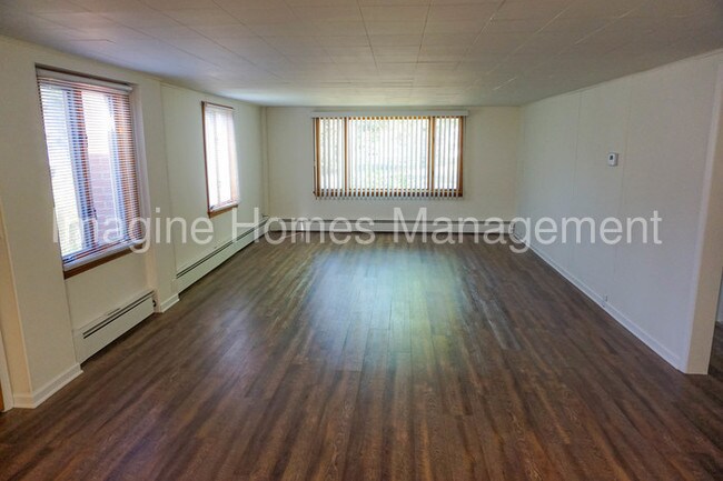 Building Photo - 29 Hall St