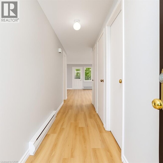 Photo du bâtiment - 1200 Courtland Ave E