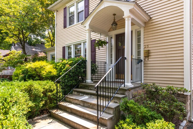 Building Photo - 26 Maplewood Pl