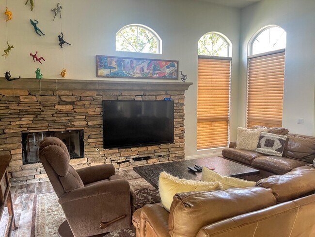 Building Photo - 48375 Casita Dr