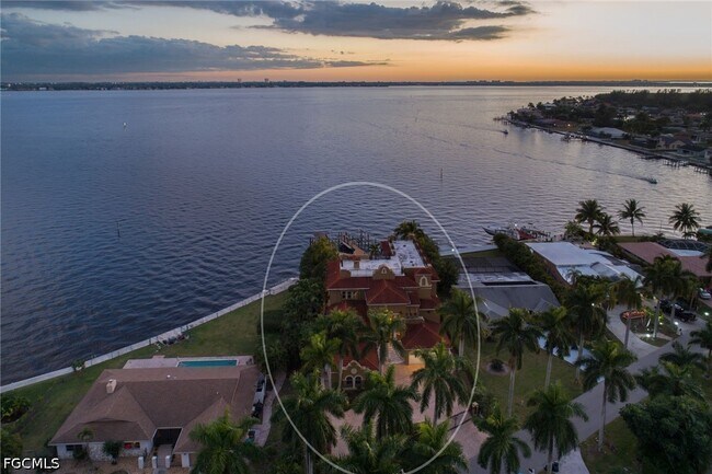 Foto del edificio - 232 Bayshore Dr