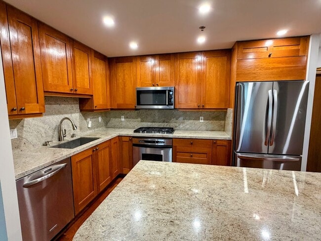 Foto del edificio - 700 W Harbor Dr