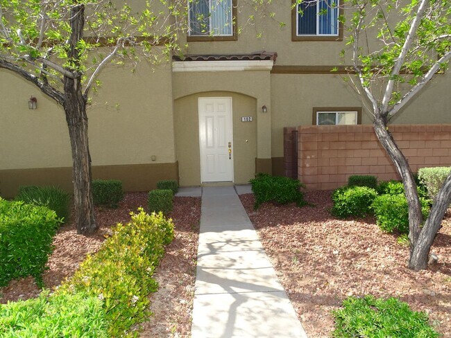 Foto del edificio - 3 Bedroom Townhome In Gated North Las Vega...