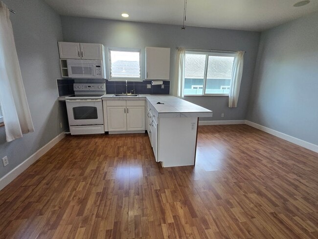 Building Photo - 272 Halenani Dr