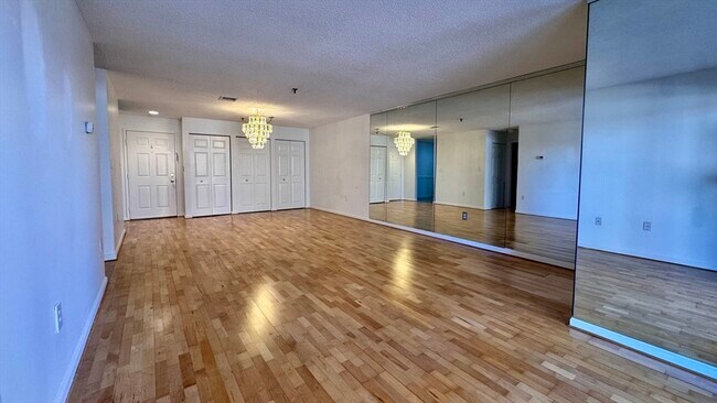 Foto del edificio - 3920 Mystic Valley Pkwy