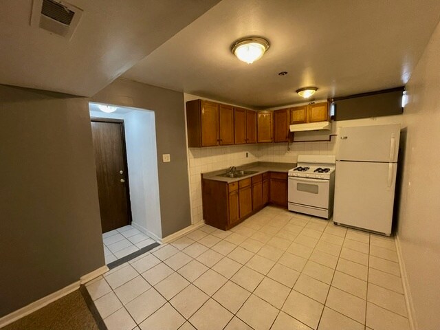 Kitchen - 8520 W 87th St