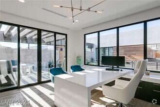 Building Photo - 4 Soaring Bird Ct