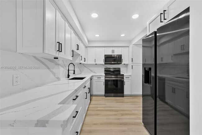 Building Photo - 13155 Ixora Ct