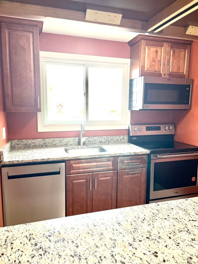 Building Photo - 16 Seymour Rd