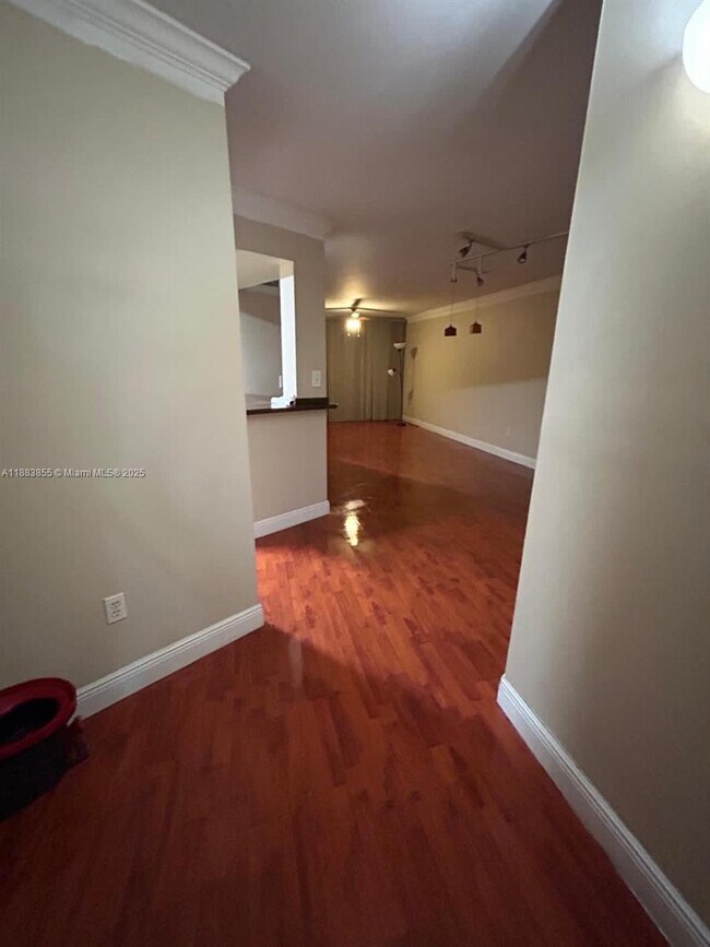 Foto del edificio - 7165 NW 186th St