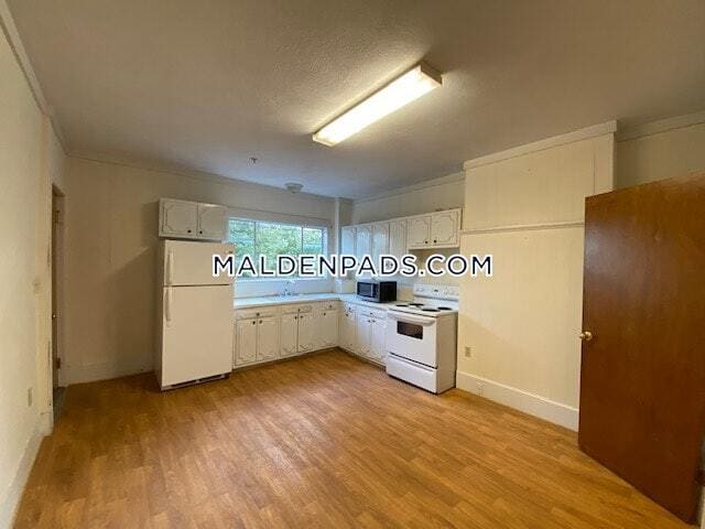Building Photo - 436 Pleasant St
