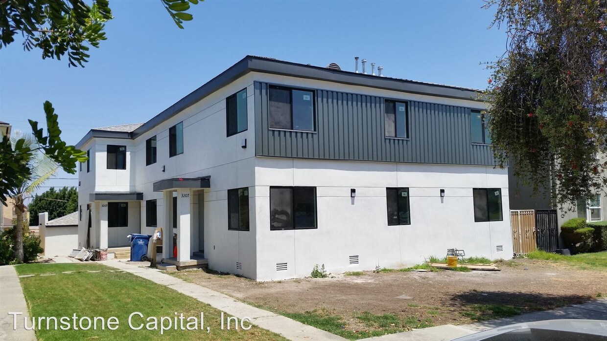 Primary Photo - 3207 W 73rd St