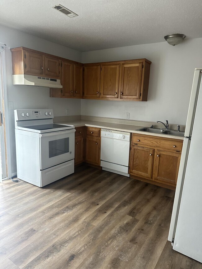 Building Photo - 3023 Aspen Dr