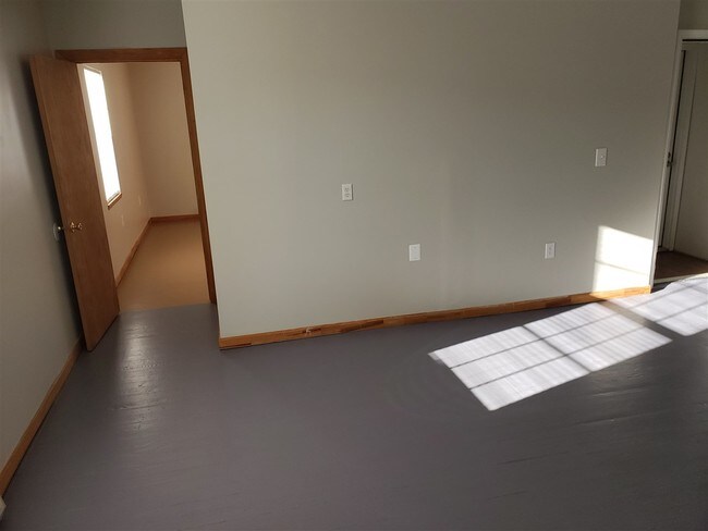 Building Photo - 21 N Main St