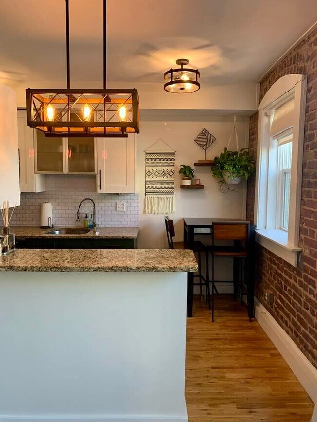 Foto del edificio - 373 Moreland Ave NE