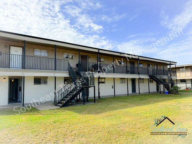 Building Photo - 2160 Merriman St