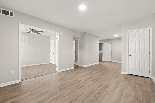 Foto del edificio - 1050 Wheel House Ln