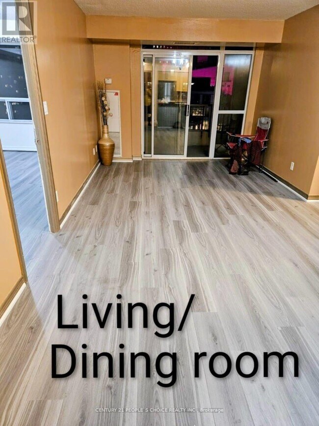 Photo du bâtiment - 310 Burnhamthorpe Rd W