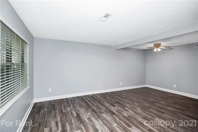Foto del edificio - 10907 Park Rd