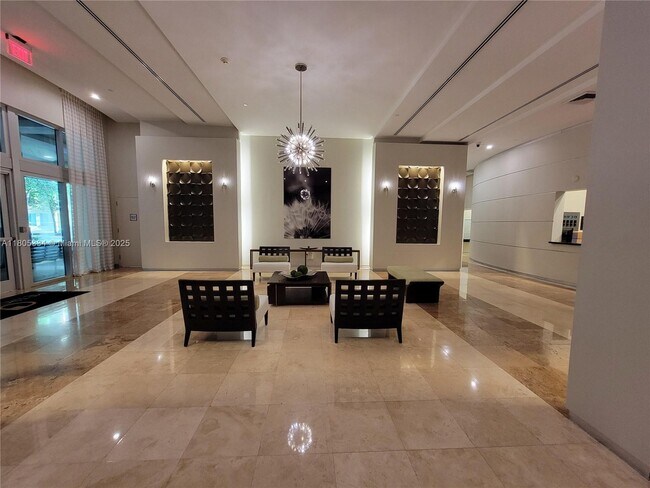 Foto del edificio - 9055 SW 73rd Ct