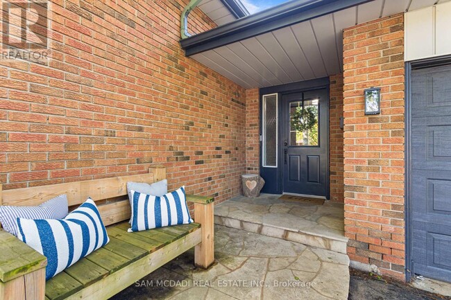 Building Photo - 32 Milverton Close