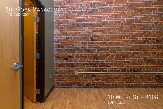 Foto del edificio - 10 W 1st St