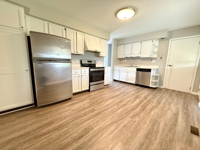 Building Photo - 575 W Market St