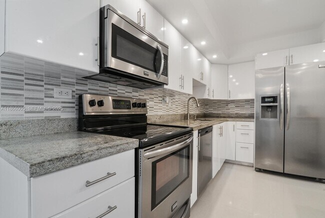 Foto del edificio - 20355 NE 34th Ct