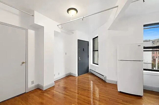 Foto del edificio - 375 Pleasant Avenue