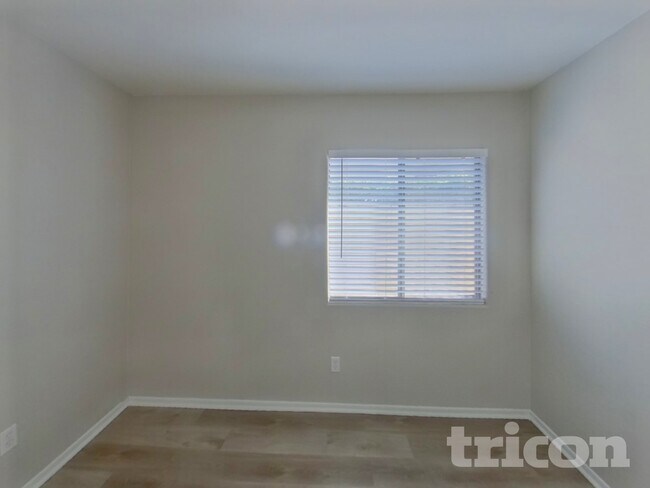 Foto del edificio - 8529 W Hughes Dr