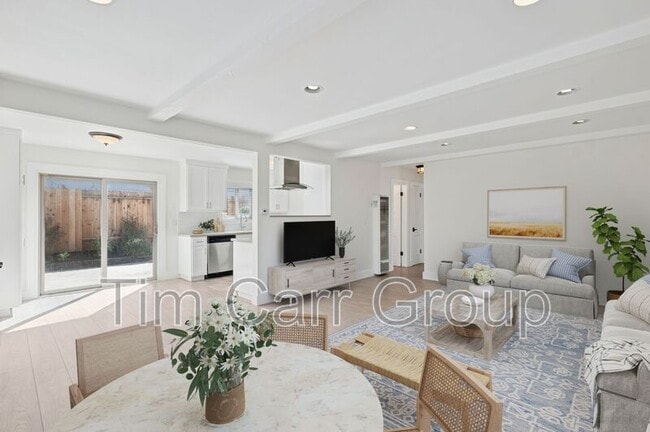 Building Photo - 2048 Garden Ln