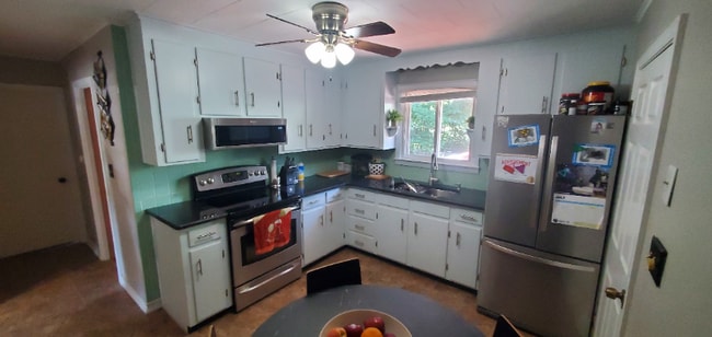 Building Photo - 1a Richard Ave