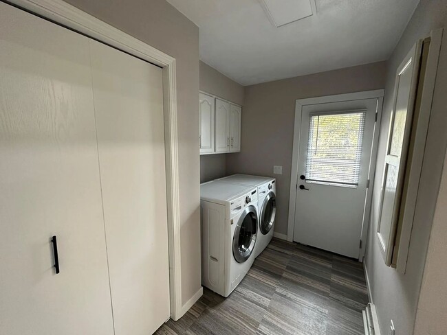 Foto del edificio - Lower Level Bedroom w/ Private Bathroom Fo...