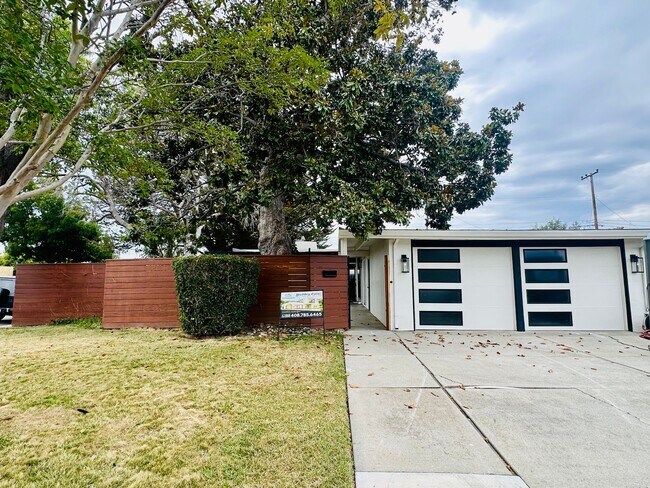 Foto del edificio - Beautifully Brand New Updated Home- Great Schools- Pet Okay