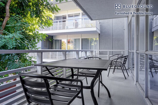 Foto del edificio - 745 S Bernardo Ave