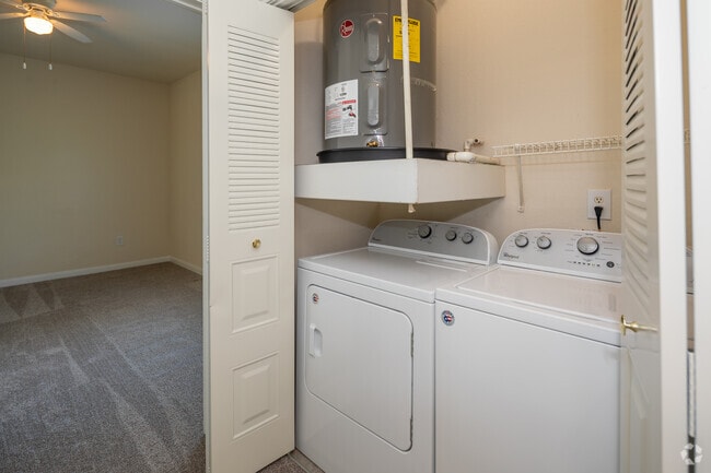 2BR, 2BA - Belmont - 1060SF - In-Unit Laundry - Pinnacle Heights Apartments