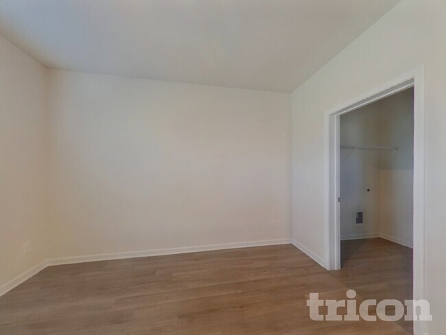 Building Photo - 823 Athens Ln