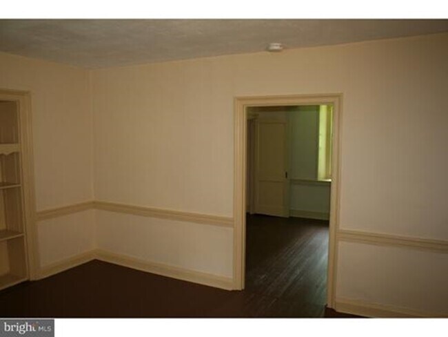 Building Photo - 845 S Waterloo Rd