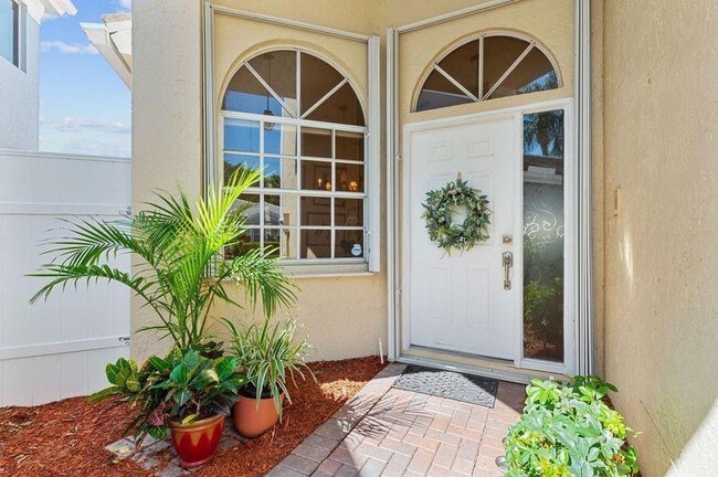 Building Photo - 8170 Hampton Wood Dr