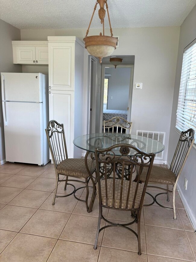 Building Photo - 128 Norwich F