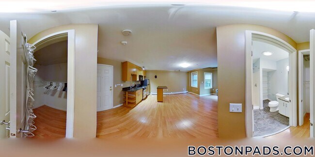 Building Photo - 461 Park Dr
