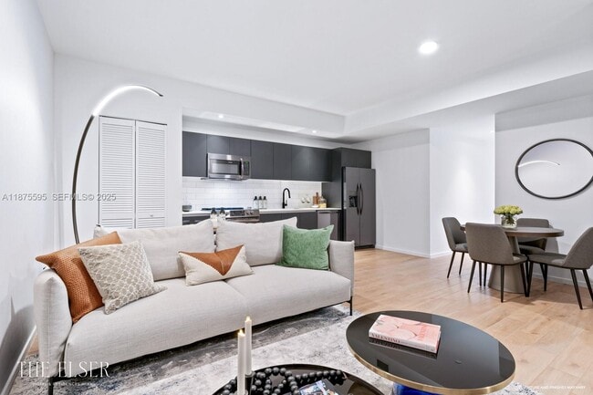 Building Photo - 398 NE 5th St