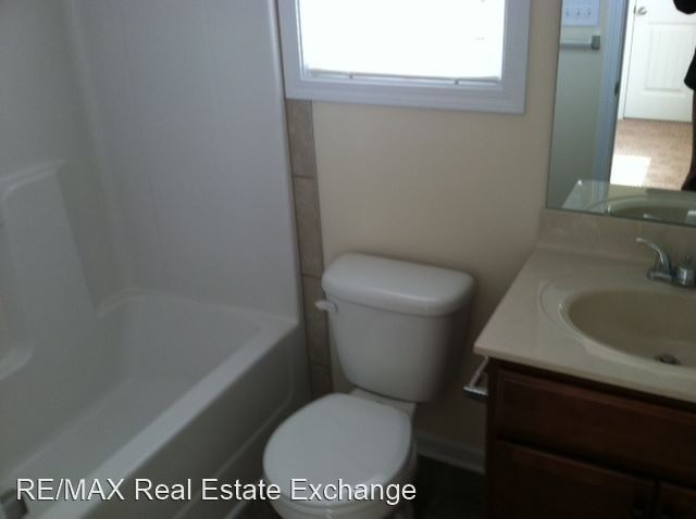 Building Photo - 3703-3709 Hillcrest Dr