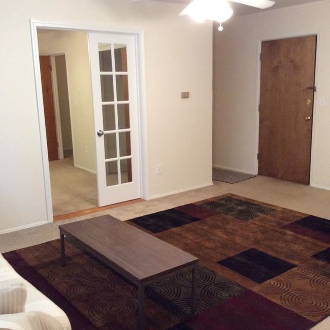 Interior Photo - Shiawassee Apartments LLC (723 W Shiawasse...