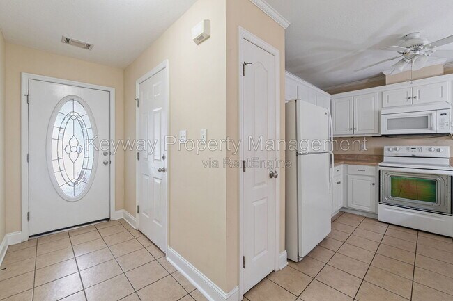 Foto del edificio - 815 Whispering Willow Ct