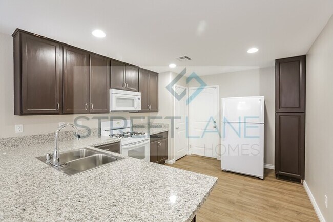 Foto del edificio - 7948 Bliss Hill Ct