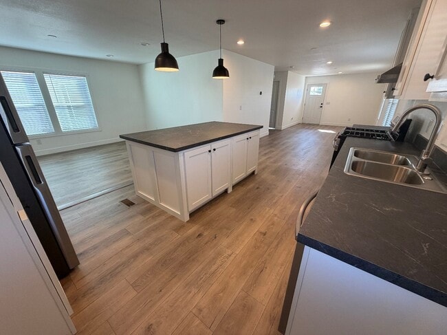 Building Photo - 501 E Ray Rd