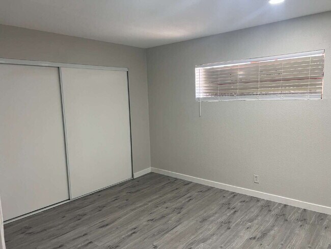 Foto del edificio - ½ OFF First Month's Rent! Updated Apartment in a Prime Central Las Vegas Location