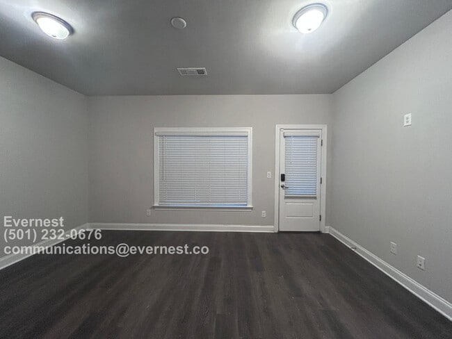 Building Photo - 1363 Harris Way S
