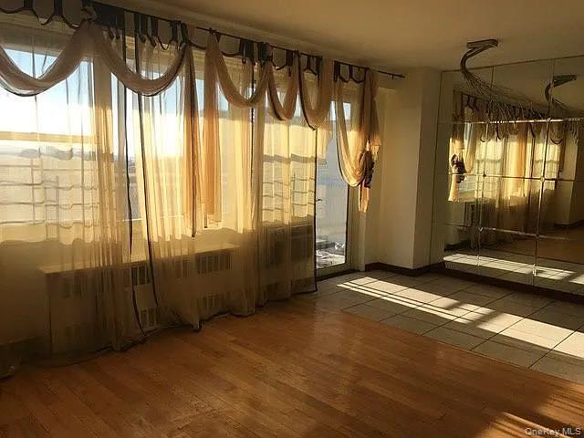 Foto principal - 2940 W 5th St